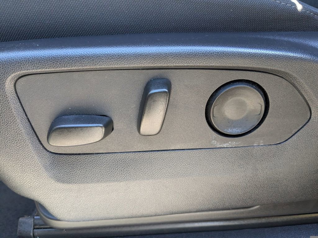 Used 2025 Chevrolet Silverado 2500 LT w/ Convenience Package image 21