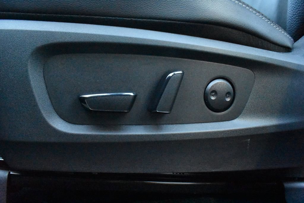 Used 2025 Nissan Pathfinder SL AWD/4WD image 30