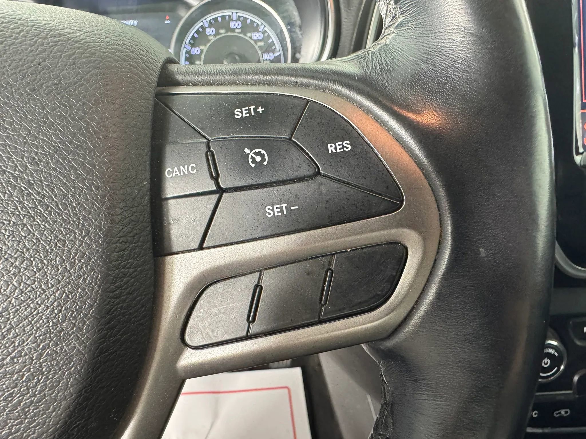 Used 2019 Jeep Cherokee Limited image 14