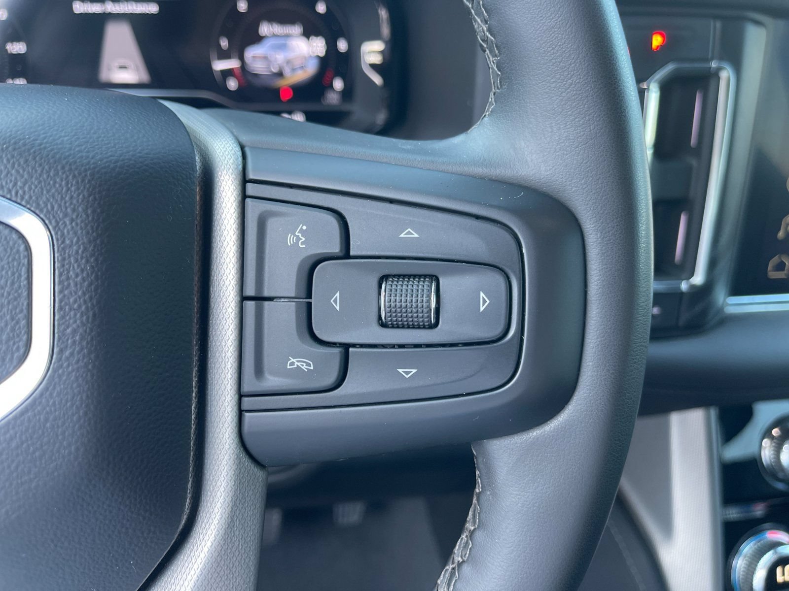 Used 2024 GMC Yukon Denali AWD/4WD image 32