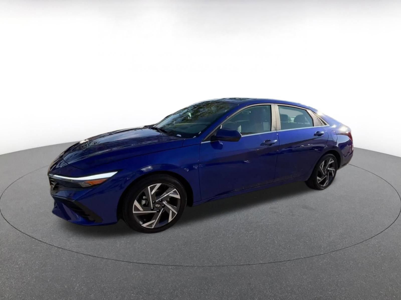 Used 2025 Hyundai Elantra SEL image 8