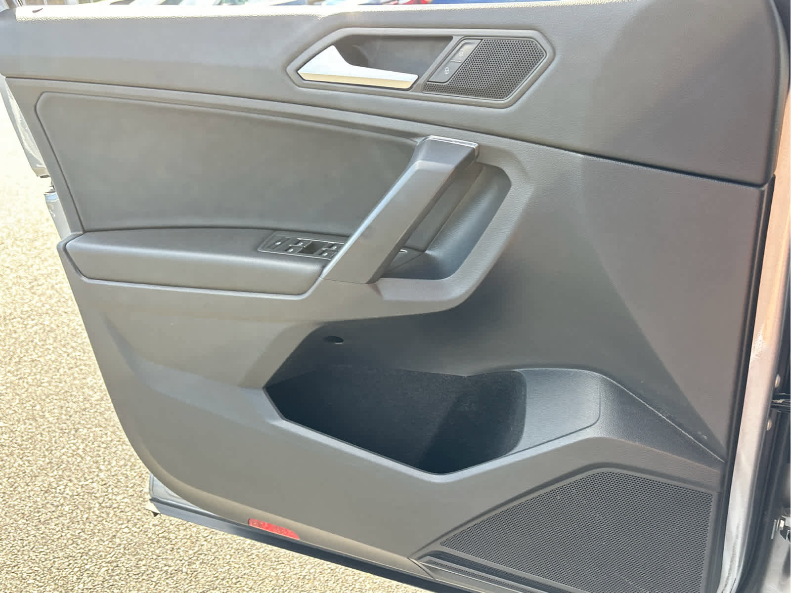 Used 2021 Volkswagen Tiguan SE R-Line image 22