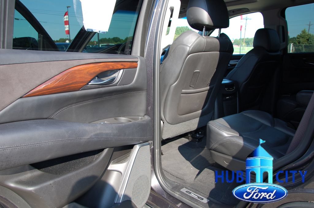 Used 2016 Cadillac Escalade Luxury AWD/4WD image 13