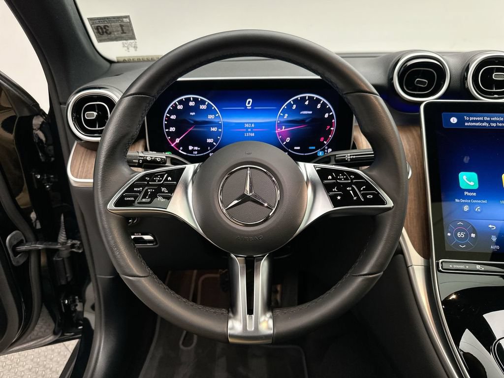 Used 2025 Mercedes-Benz GLC 300 4MATIC image 29