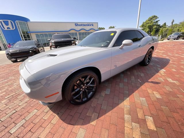 Used 2022 Dodge Challenger SXT w/ Driver Convenience Group RWD image 27