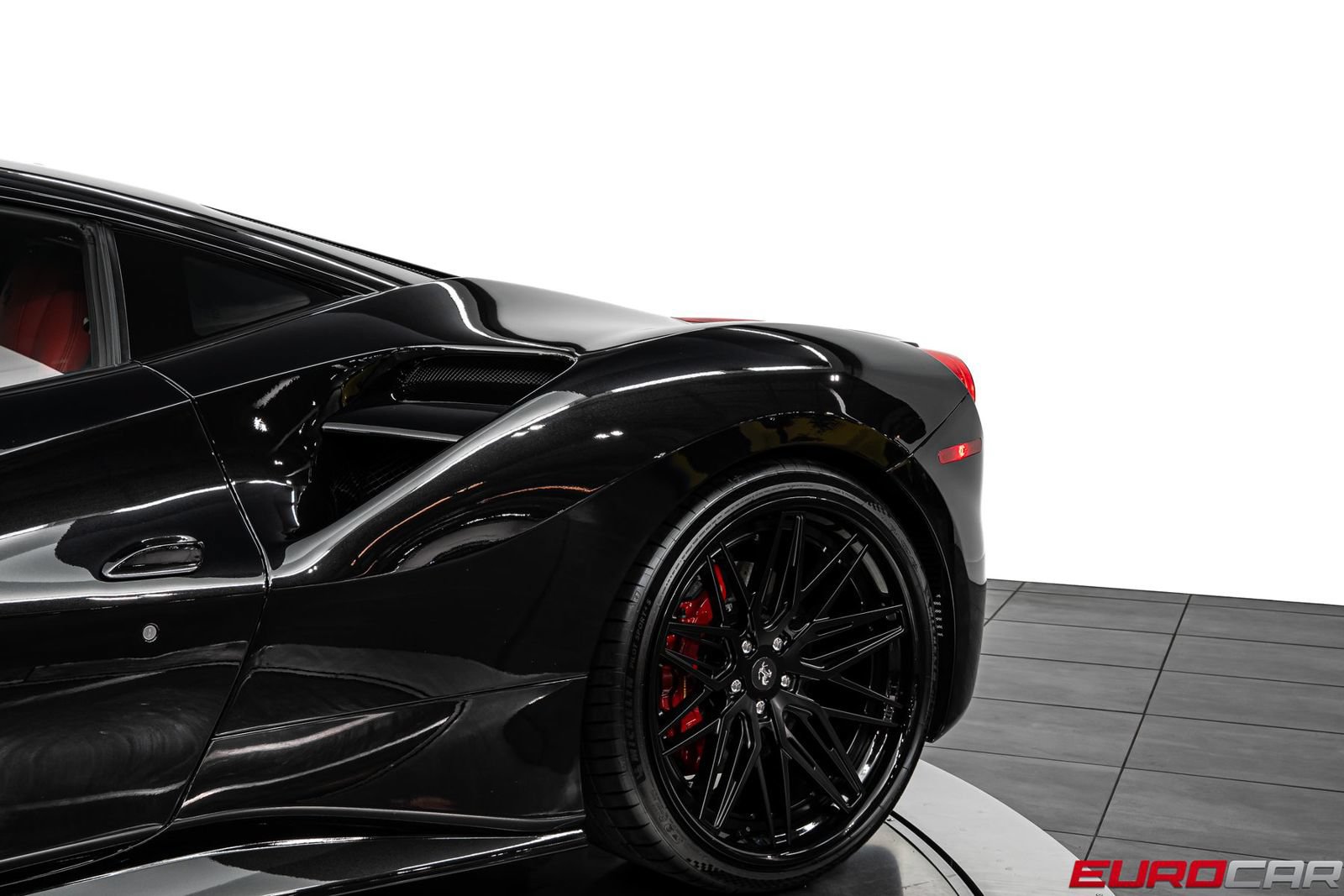 Used 2019 Ferrari 488 GTB RWD image 16