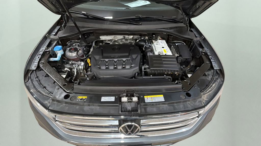 Used 2023 Volkswagen Tiguan SEL R-Line image 18