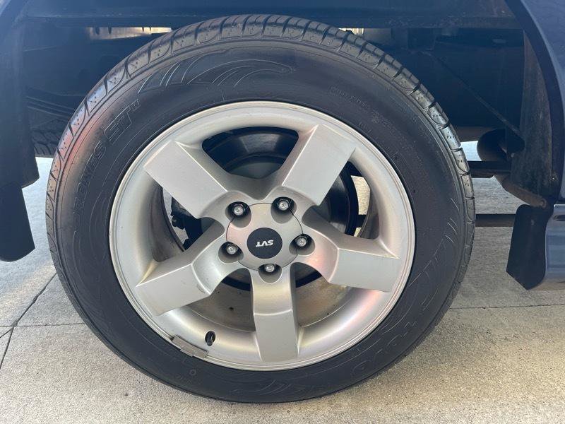 Used 2002 Ford F150 Lightning RWD image 29