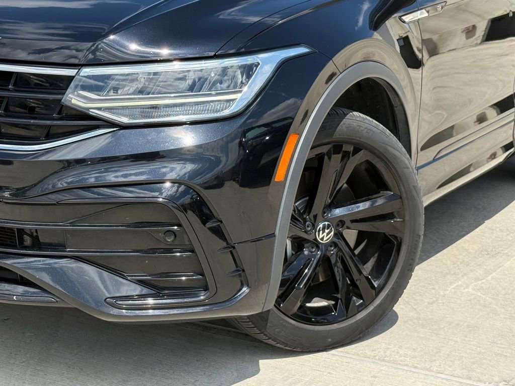 Used 2023 Volkswagen Tiguan SE R-Line image 2