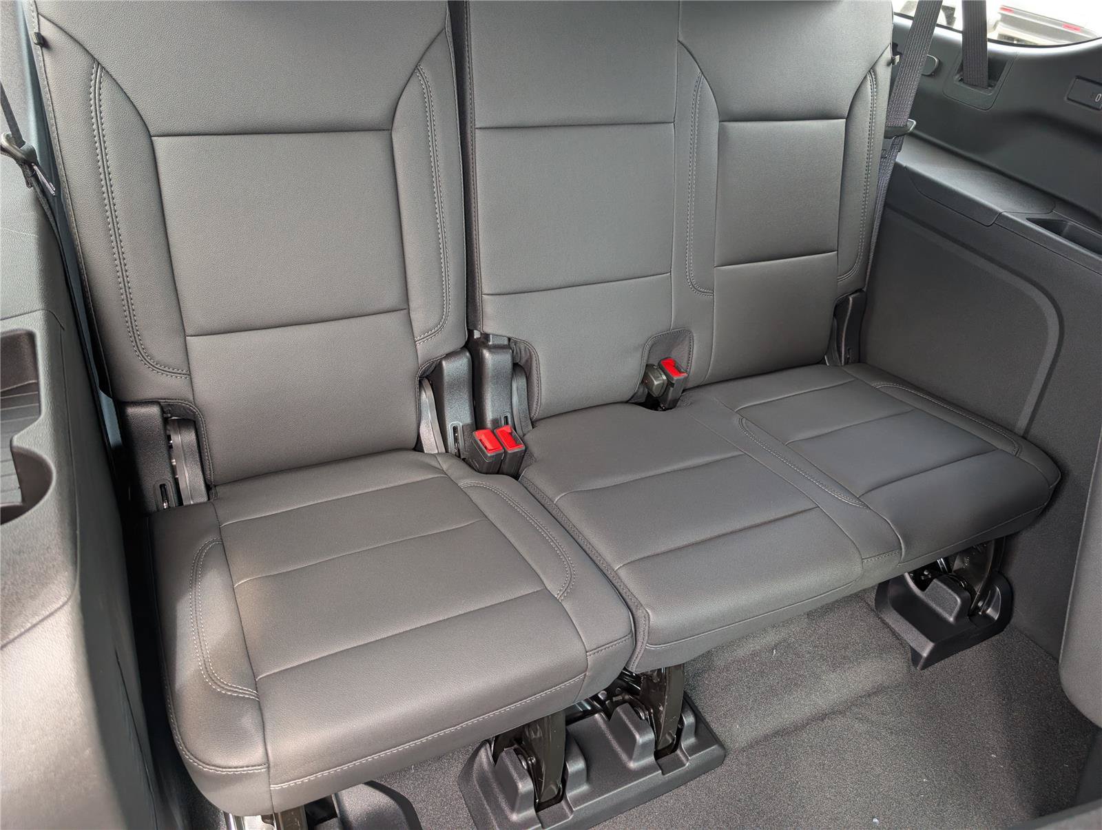 New 2026 Chevrolet Suburban Z71 w/ Z71 Off-Road Package AWD/4WD image 9
