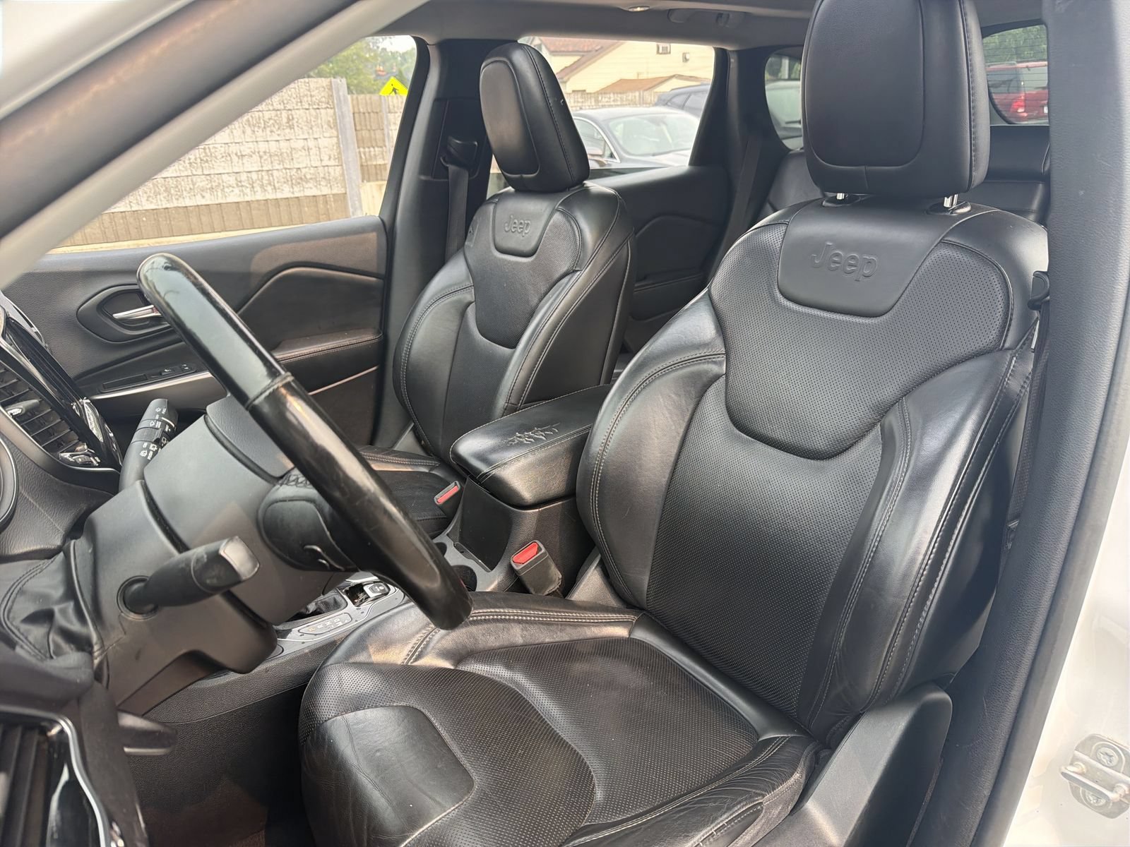 Used 2019 Jeep Cherokee Limited AWD/4WD image 17