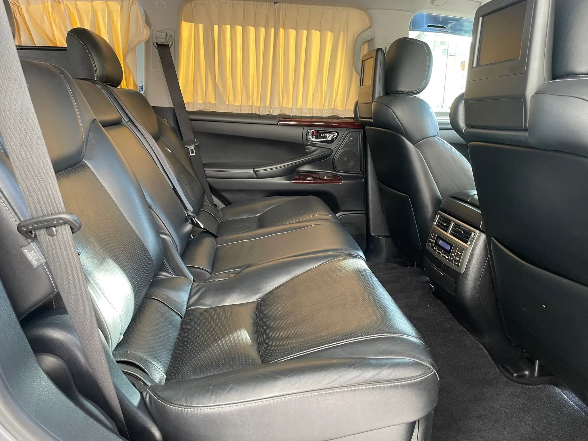 Used 2013 Lexus LX 570 4WD w/ Luxury Pkg image 27