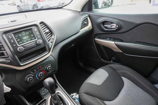 Used 2017 Jeep Cherokee Sport image 20