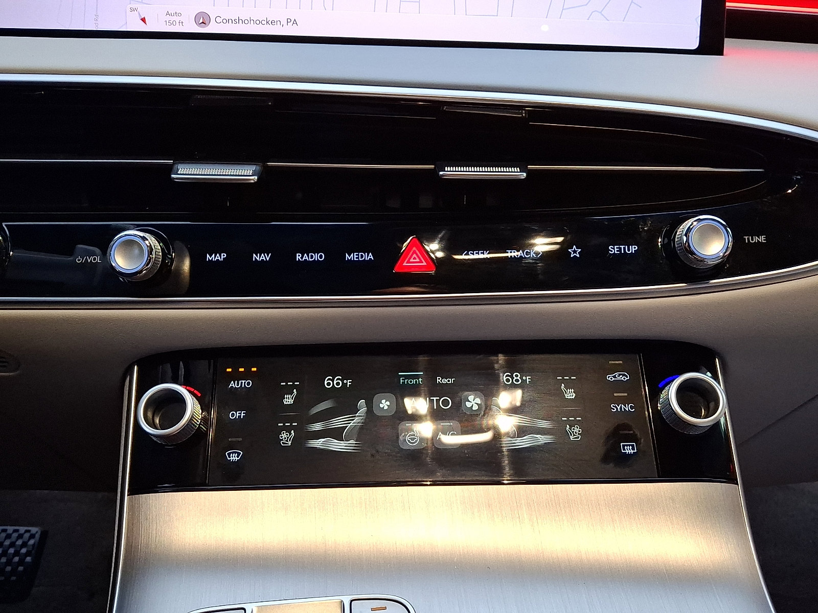 Used 2026 Genesis GV70 2.5T Advanced image 16