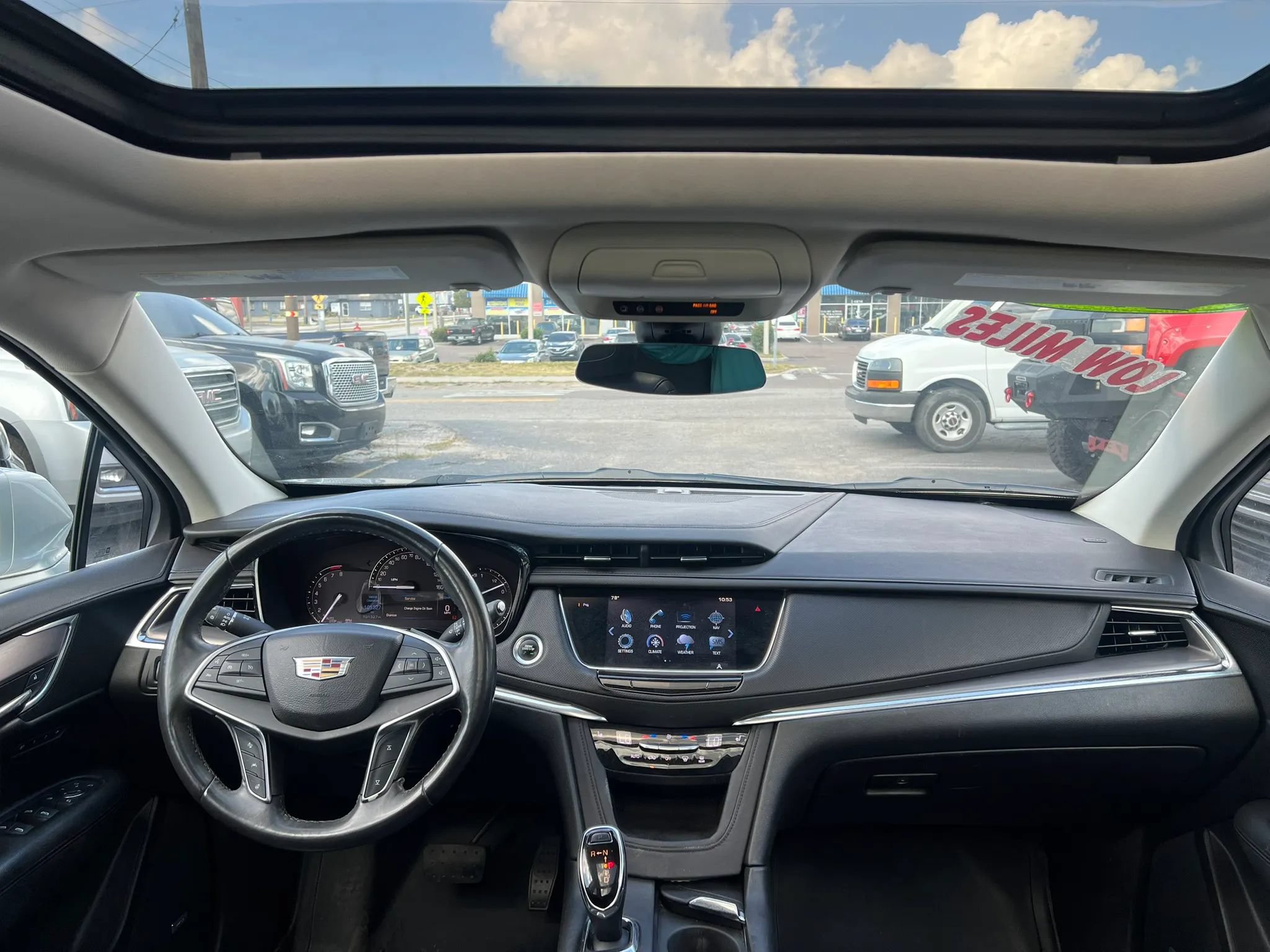 Used 2017 Cadillac XT5 Luxury w/ Driver Awareness Package FWD image 12