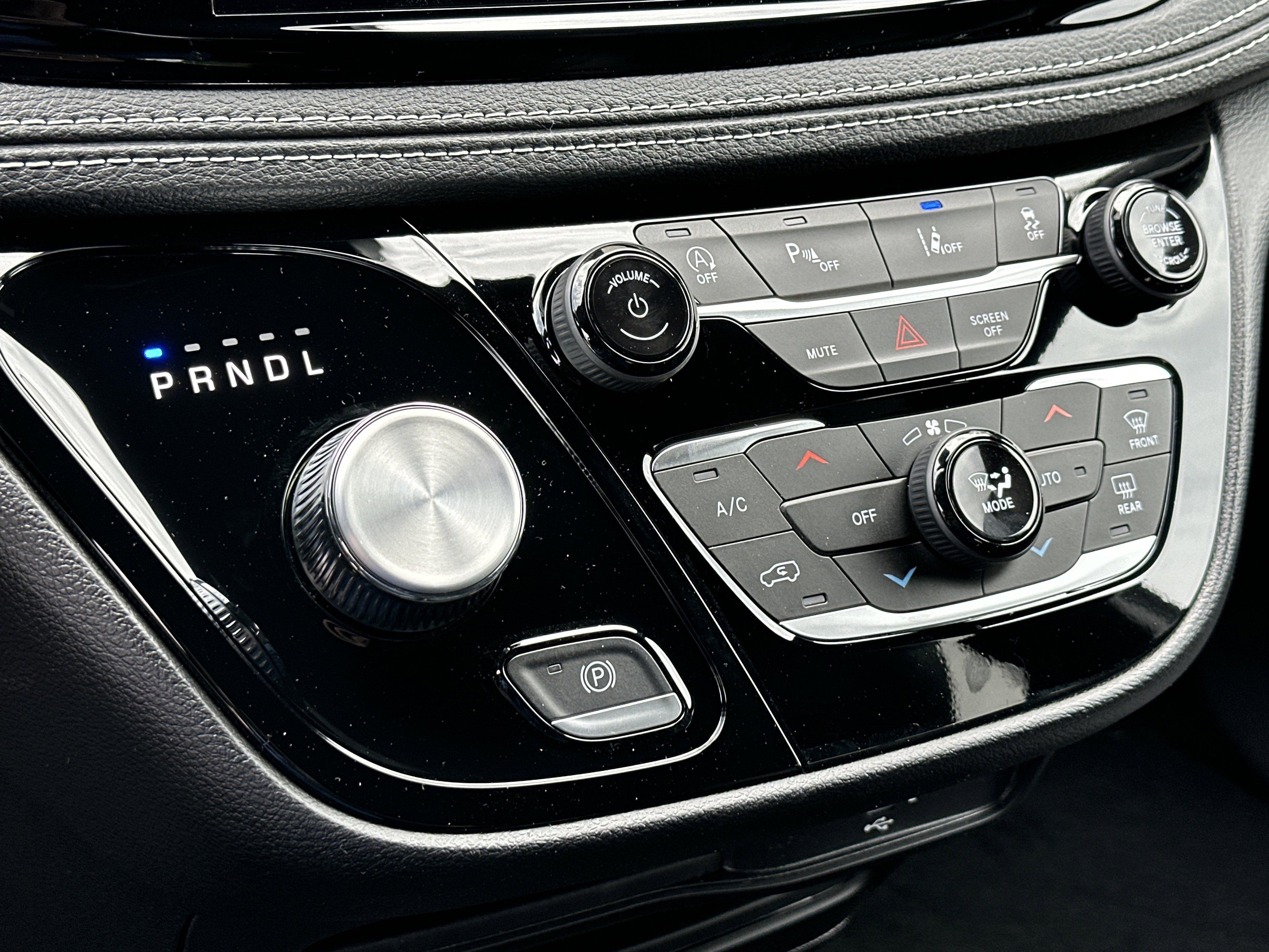 New 2027 Chrysler Pacifica Select FWD image 6