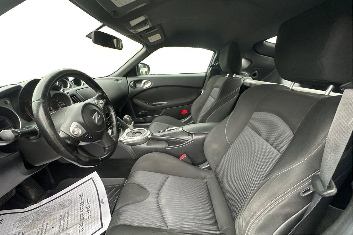 Used 2015 Nissan 370Z Coupe image 9