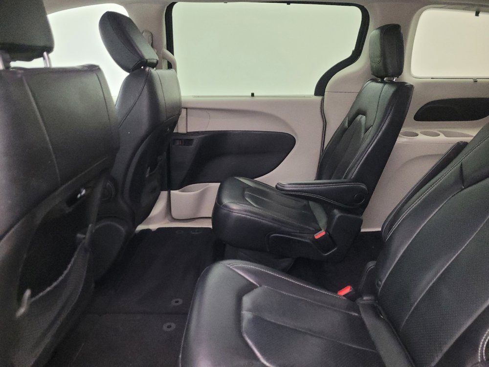 Used 2022 Chrysler Pacifica Touring-L FWD image 18
