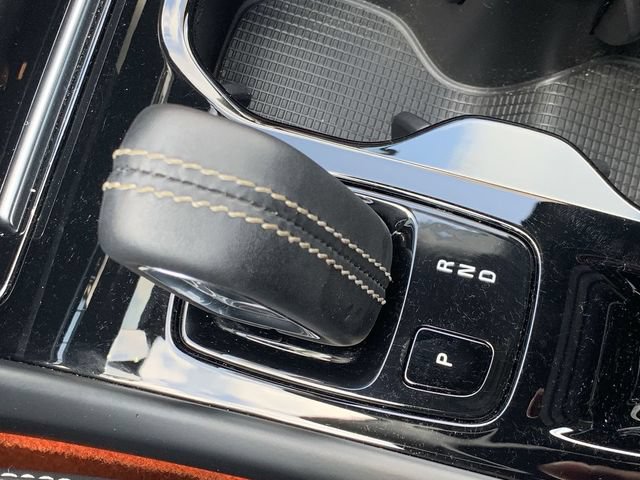Used 2020 Volvo XC40 T5 R-Design w/ Protection Package Premier AWD/4WD image 25