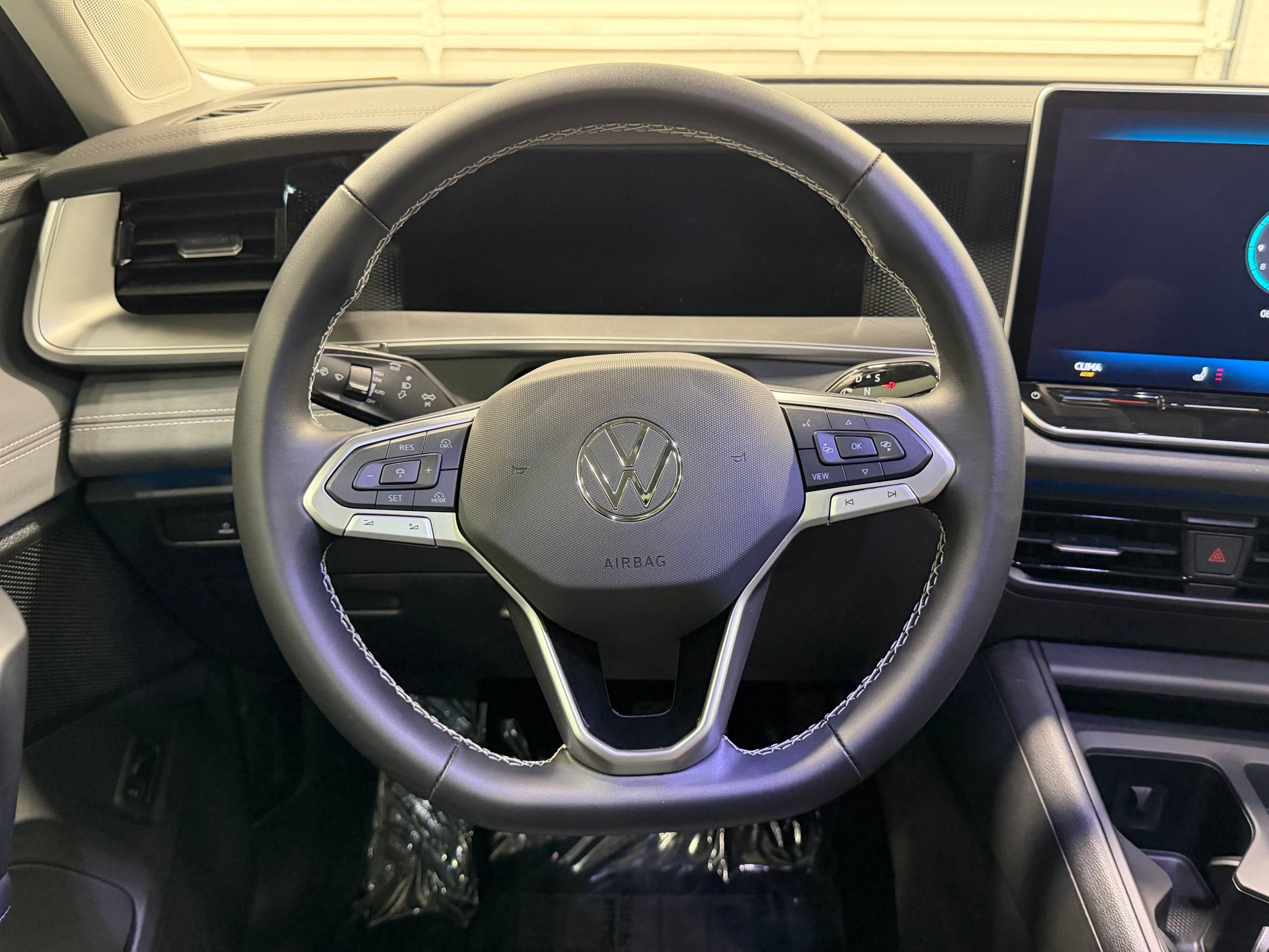 Used 2026 Volkswagen Tiguan SE w/ Panoramic Sunroof Package AWD/4WD image 35