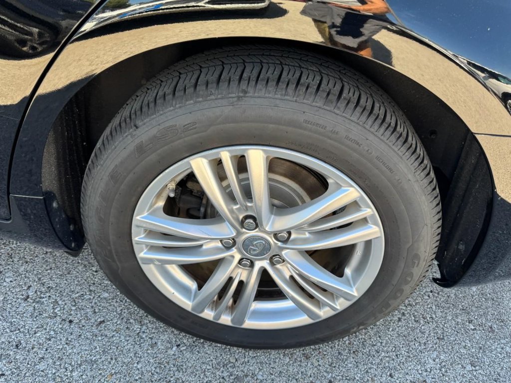 Used 2015 INFINITI Q40 AWD w/ Moonroof Package image 7