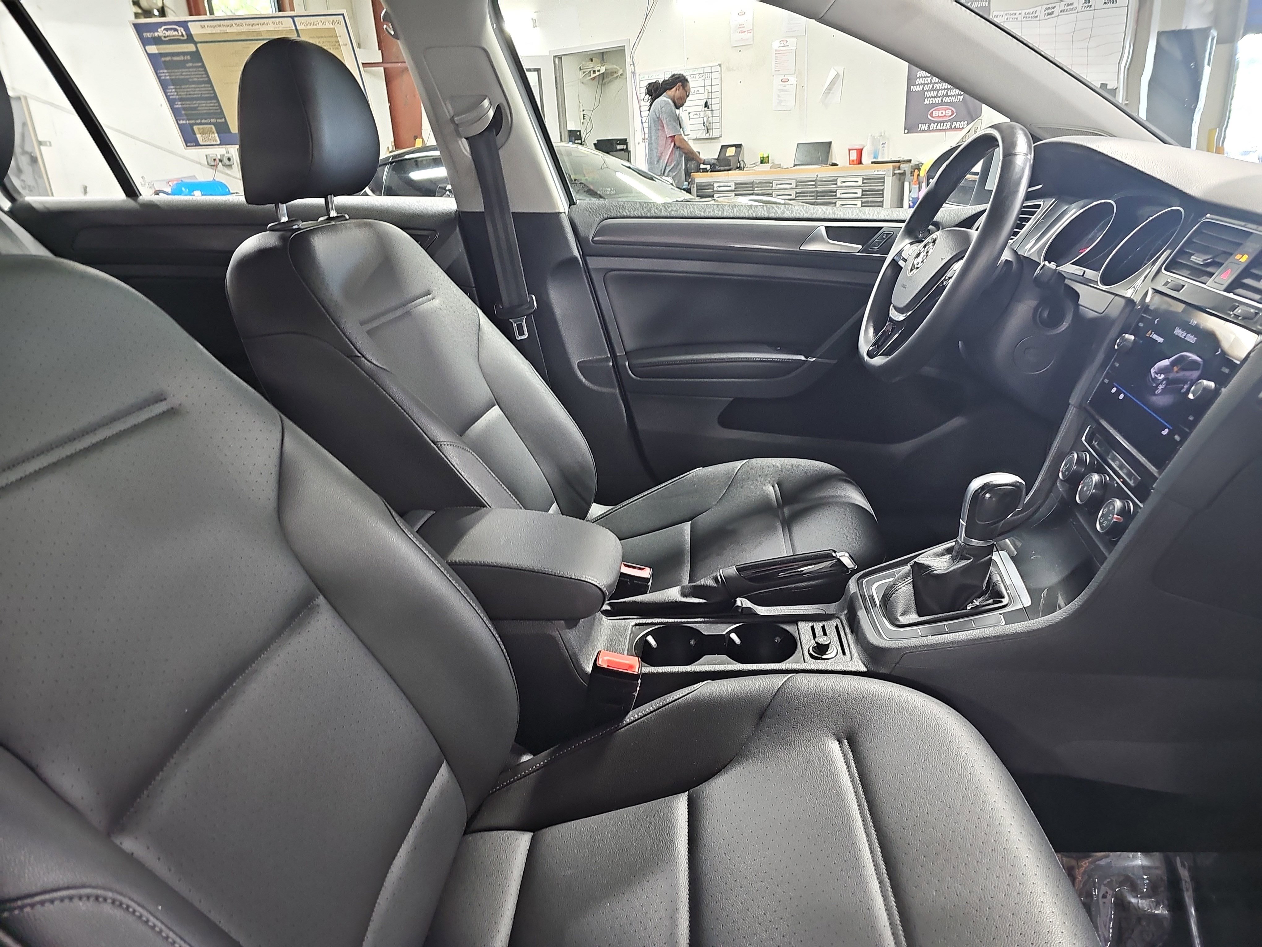 Used 2019 Volkswagen Golf SE FWD image 10
