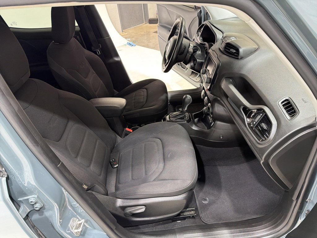 Used 2017 Jeep Renegade Altitude image 30