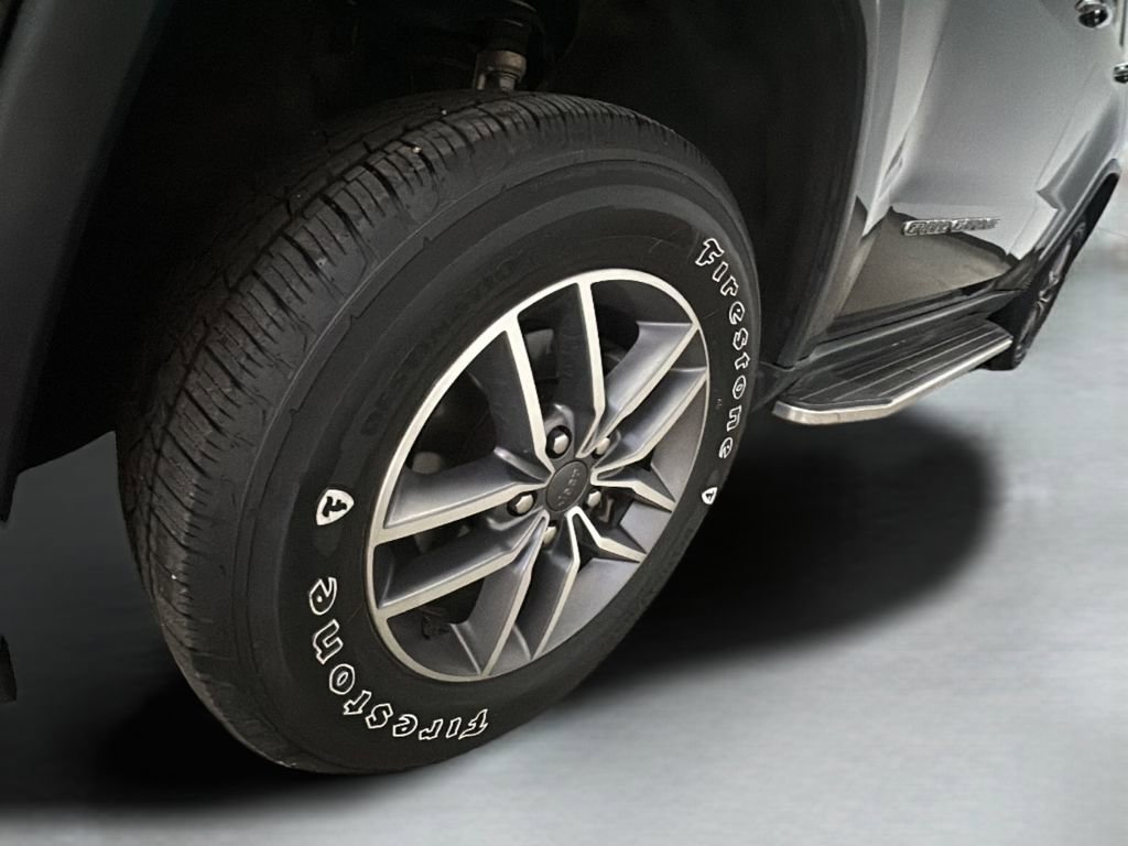 Used 2020 Jeep Grand Cherokee Limited w/ Luxury Group II image 4