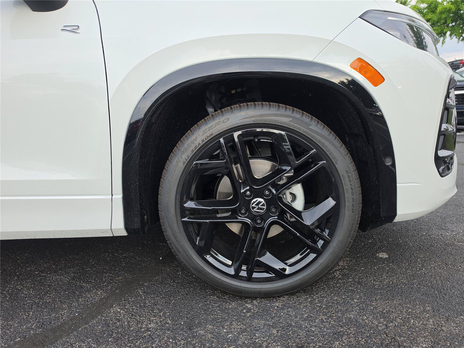 New 2026 Volkswagen Tiguan SE R-Line FWD image 10