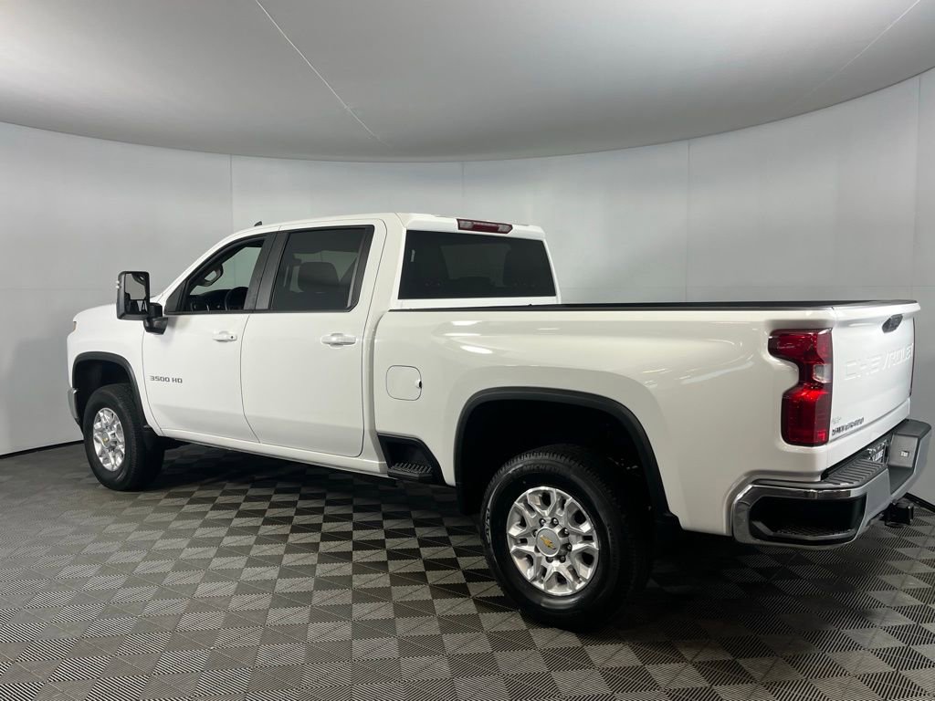 Used 2022 Chevrolet Silverado 3500 LT w/ Convenience Package image 10