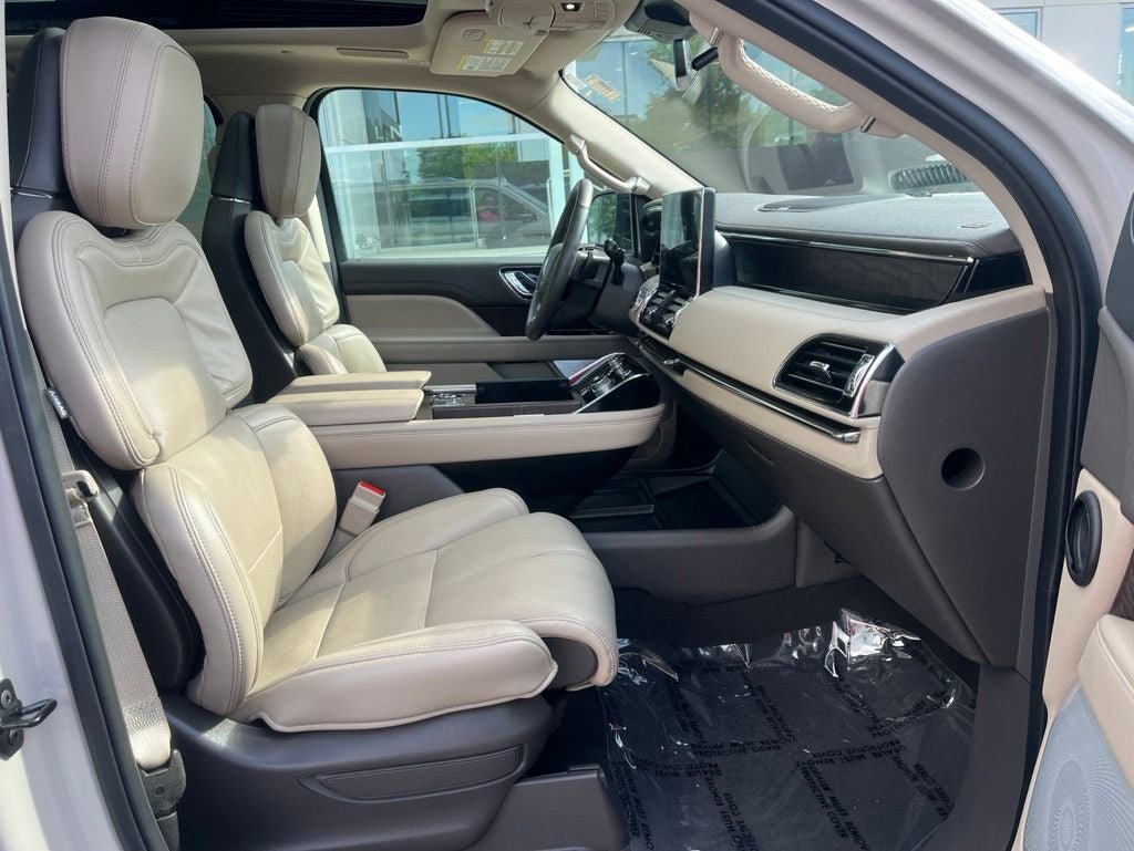 Certified 2024 Lincoln Navigator L Reserve AWD/4WD image 22