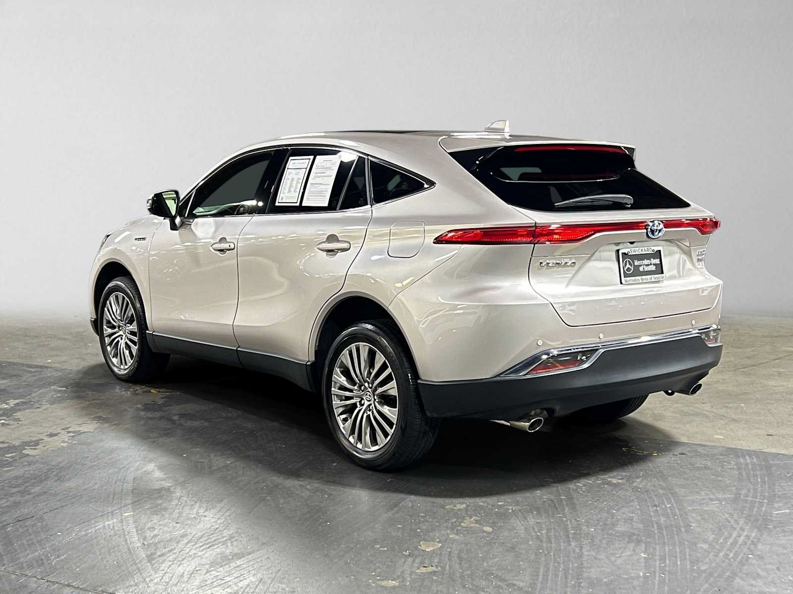 Used 2021 Toyota Venza Limited w/ Advanced Technology Package AWD/4WD image 5