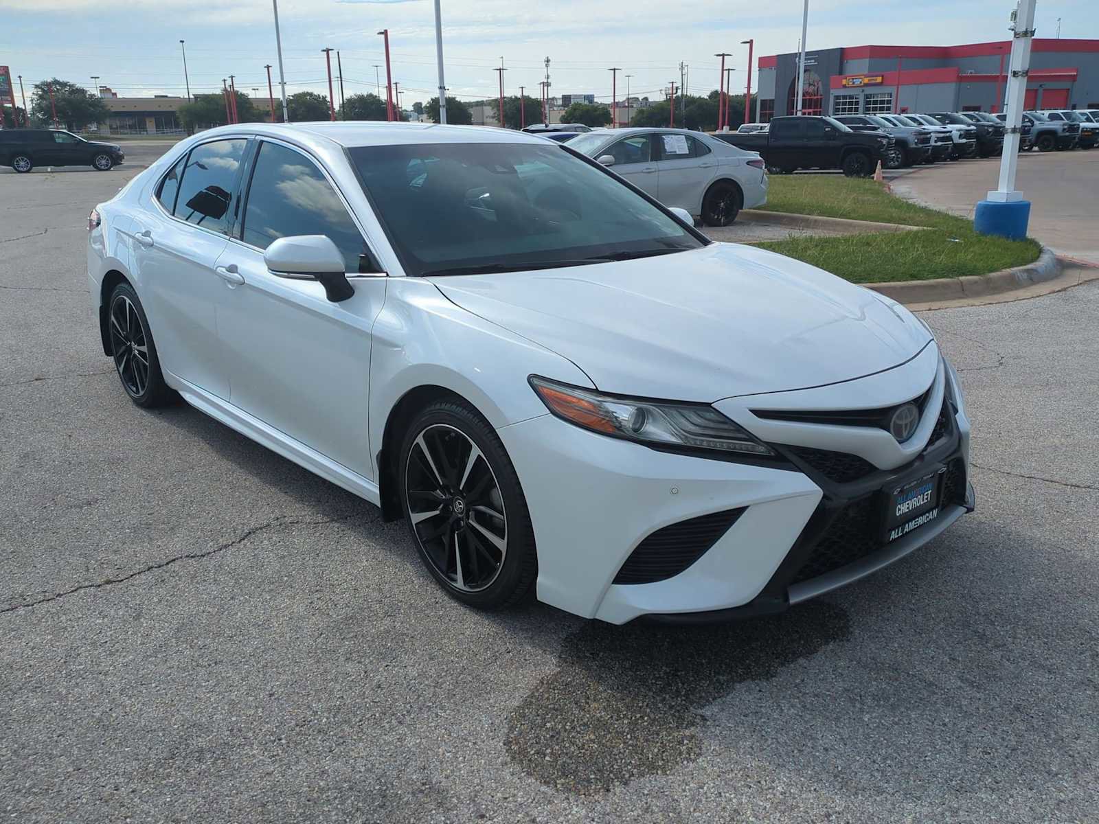 Used 2018 Toyota Camry XSE FWD image 2