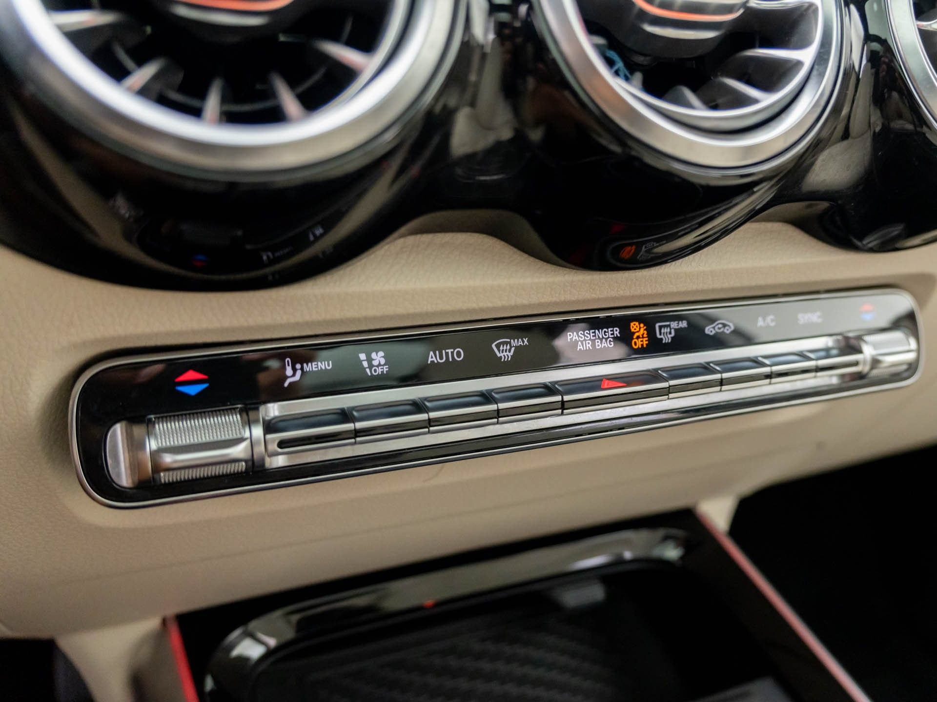 Used 2021 Mercedes-Benz GLB 250 4MATIC image 26