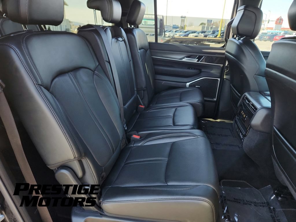 Used 2024 Jeep Wagoneer L Series II w/ Flexible Seating Group AWD/4WD image 28