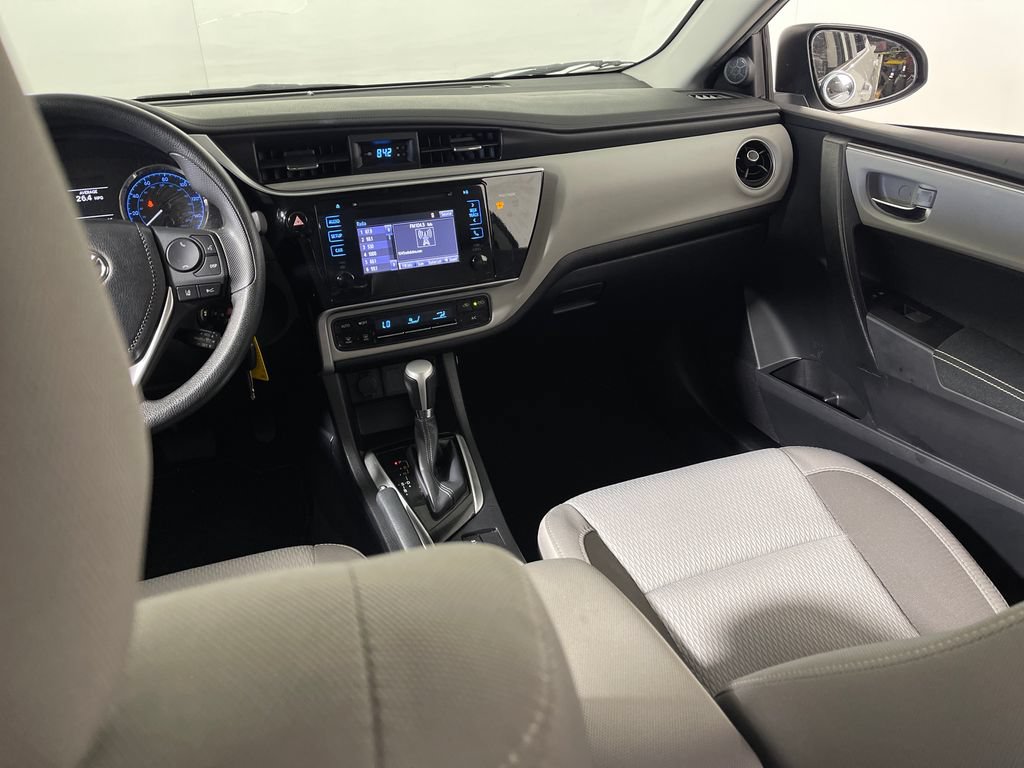 Used 2017 Toyota Corolla LE w/ Carpet Mat Package (TMS) FWD image 17