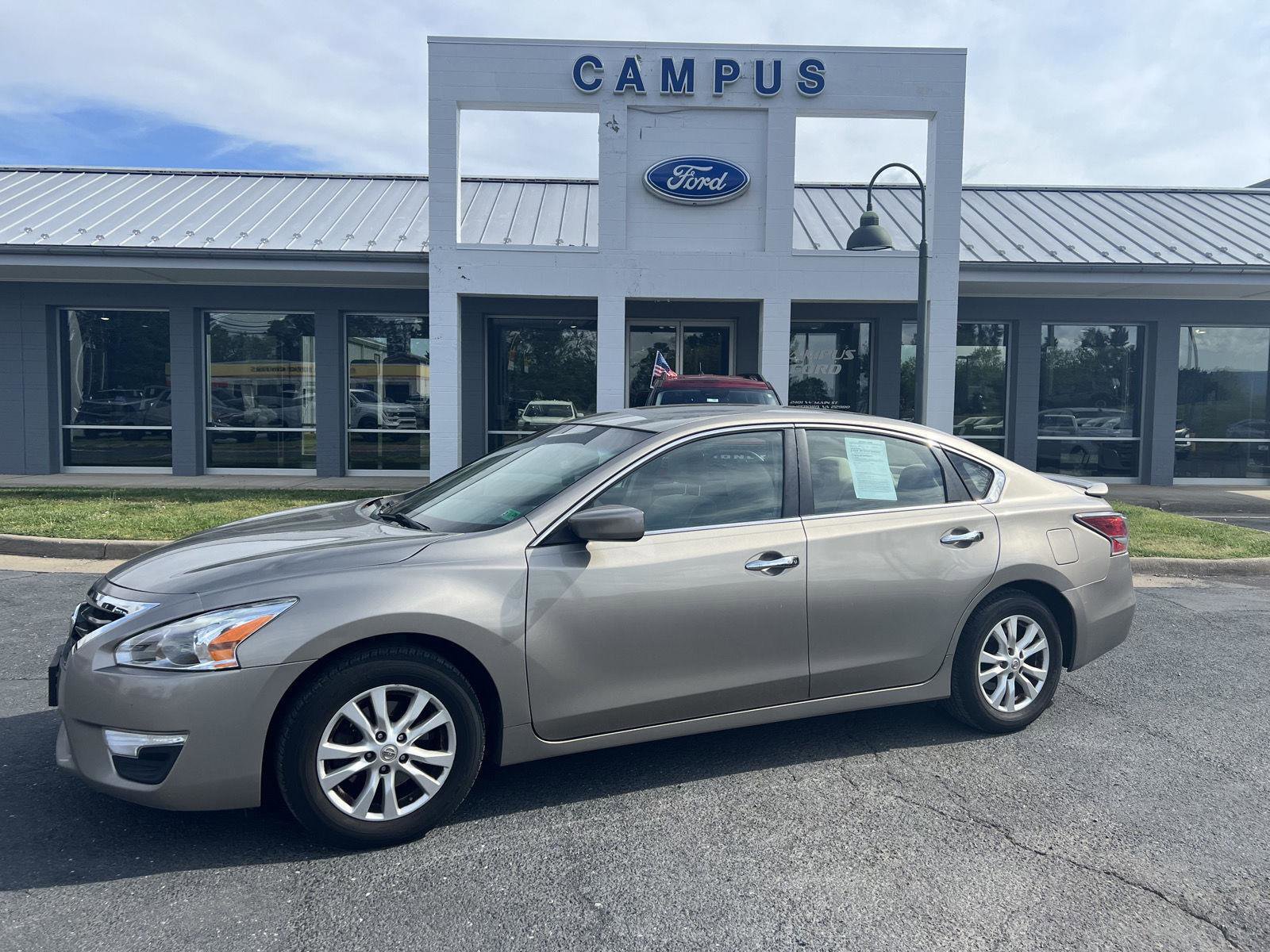 Used 2014 Nissan Altima 2.5 S w/ Sport Value Package FWD image 2