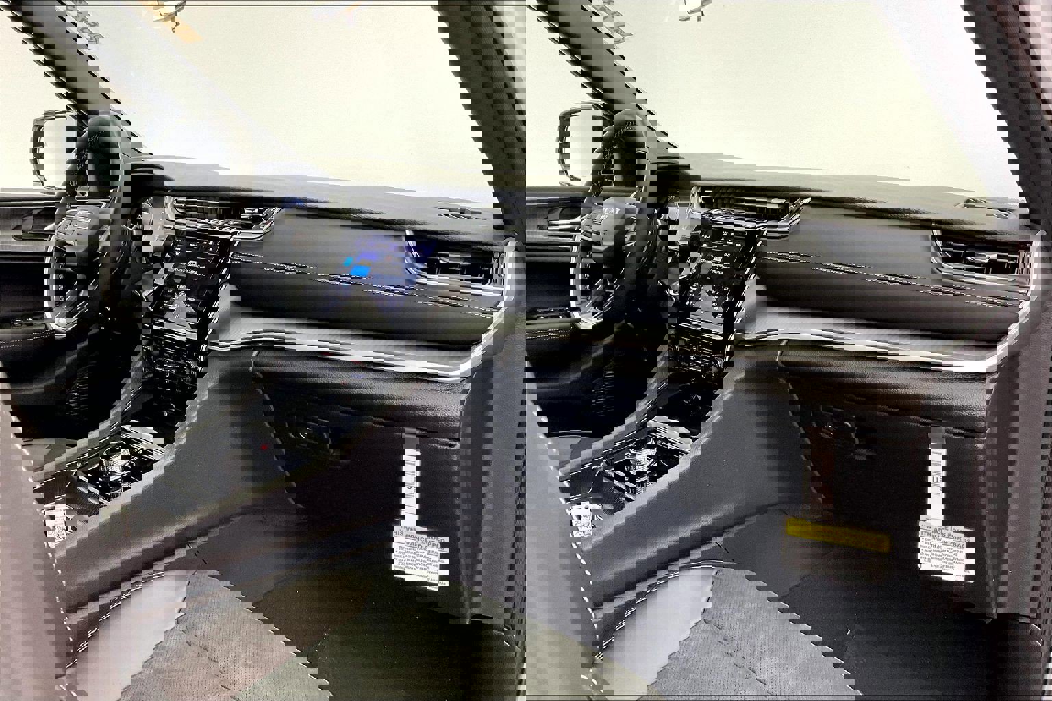 New 2025 Jeep Grand Cherokee L Altitude image 6