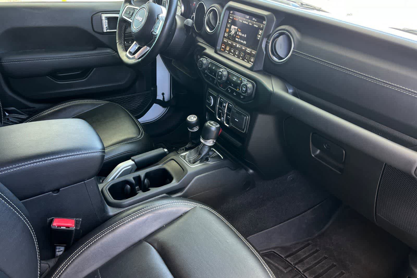 Used 2021 Jeep Wrangler Unlimited Sahara w/ Cold Weather Group AWD/4WD image 17