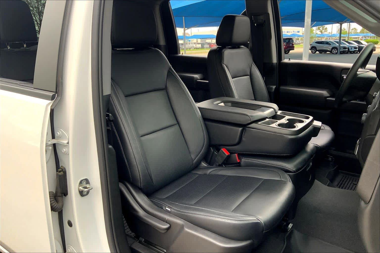 Used 2024 Chevrolet Silverado 2500 Custom w/ Custom Convenience Package image 9