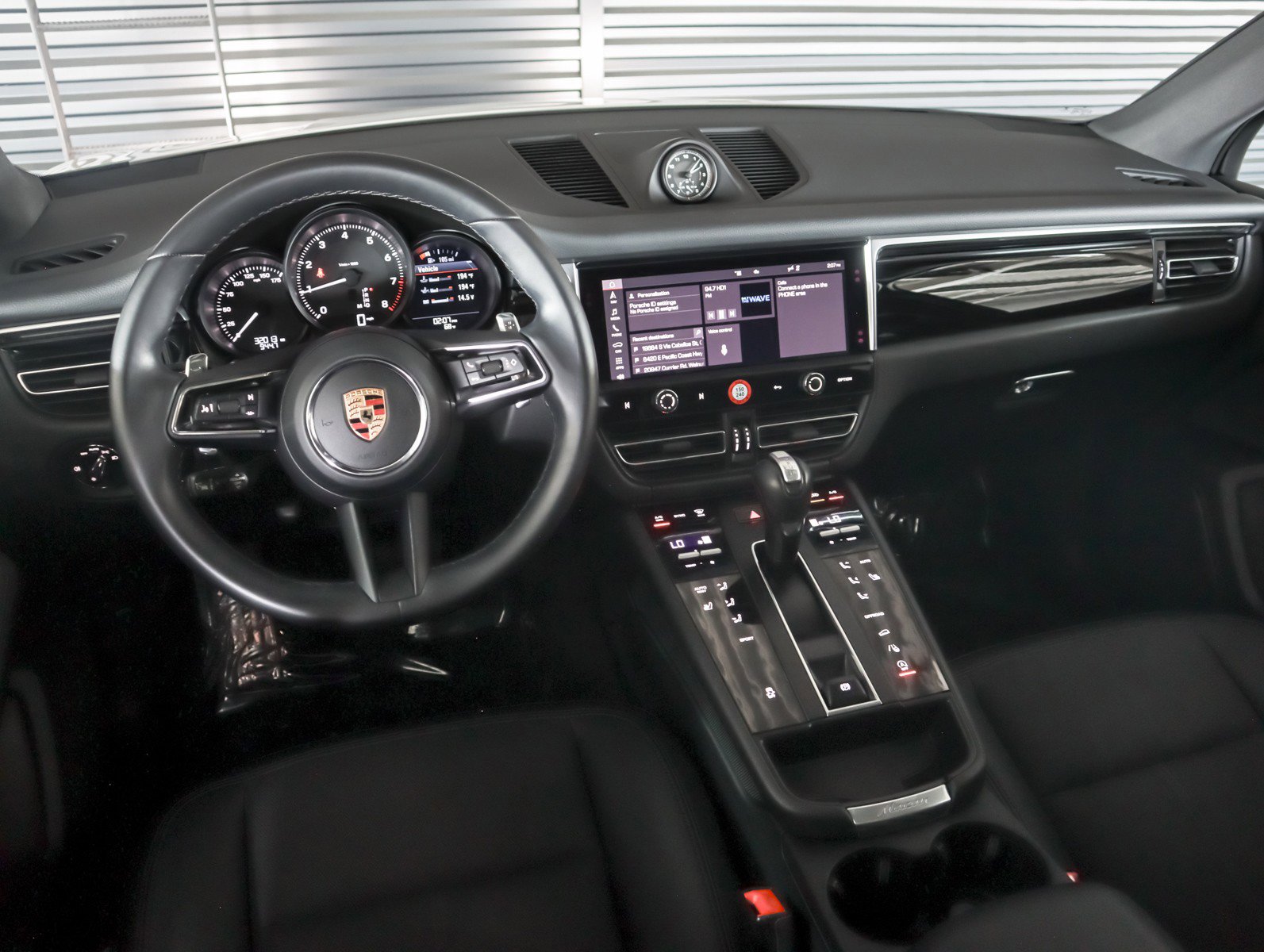 Used 2023 Porsche Macan AWD/4WD image 16