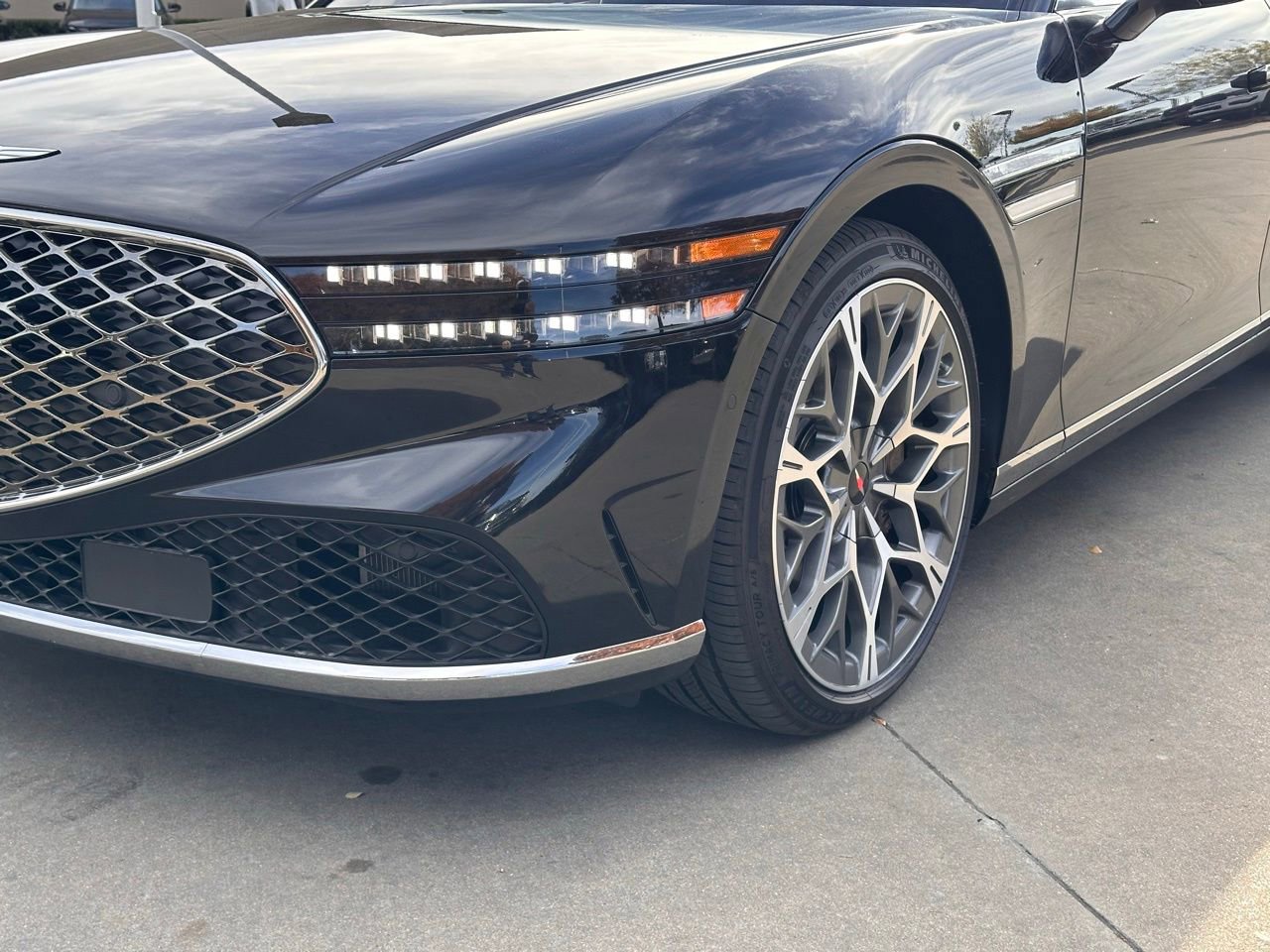 Used 2025 Genesis G90 3.5T image 9