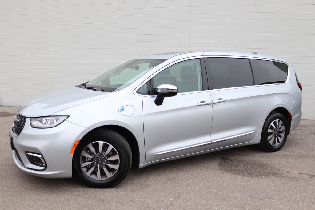 Used 2023 Chrysler Pacifica Limited image 50