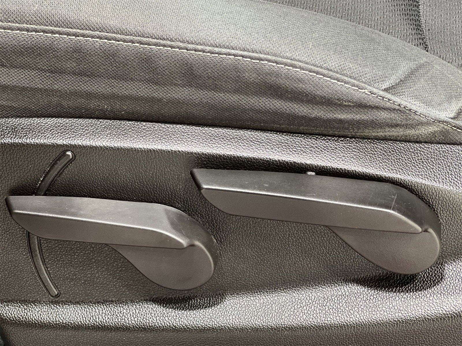 Used 2018 Chevrolet Silverado 1500 LT image 12