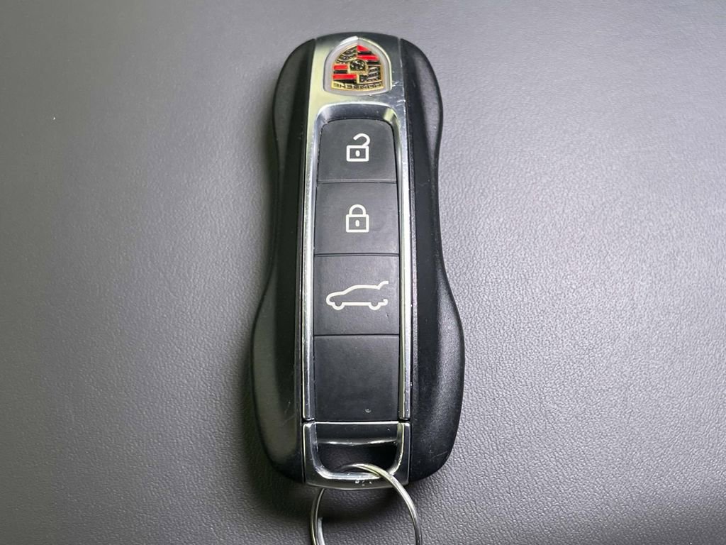 Used 2022 Porsche Cayenne image 42