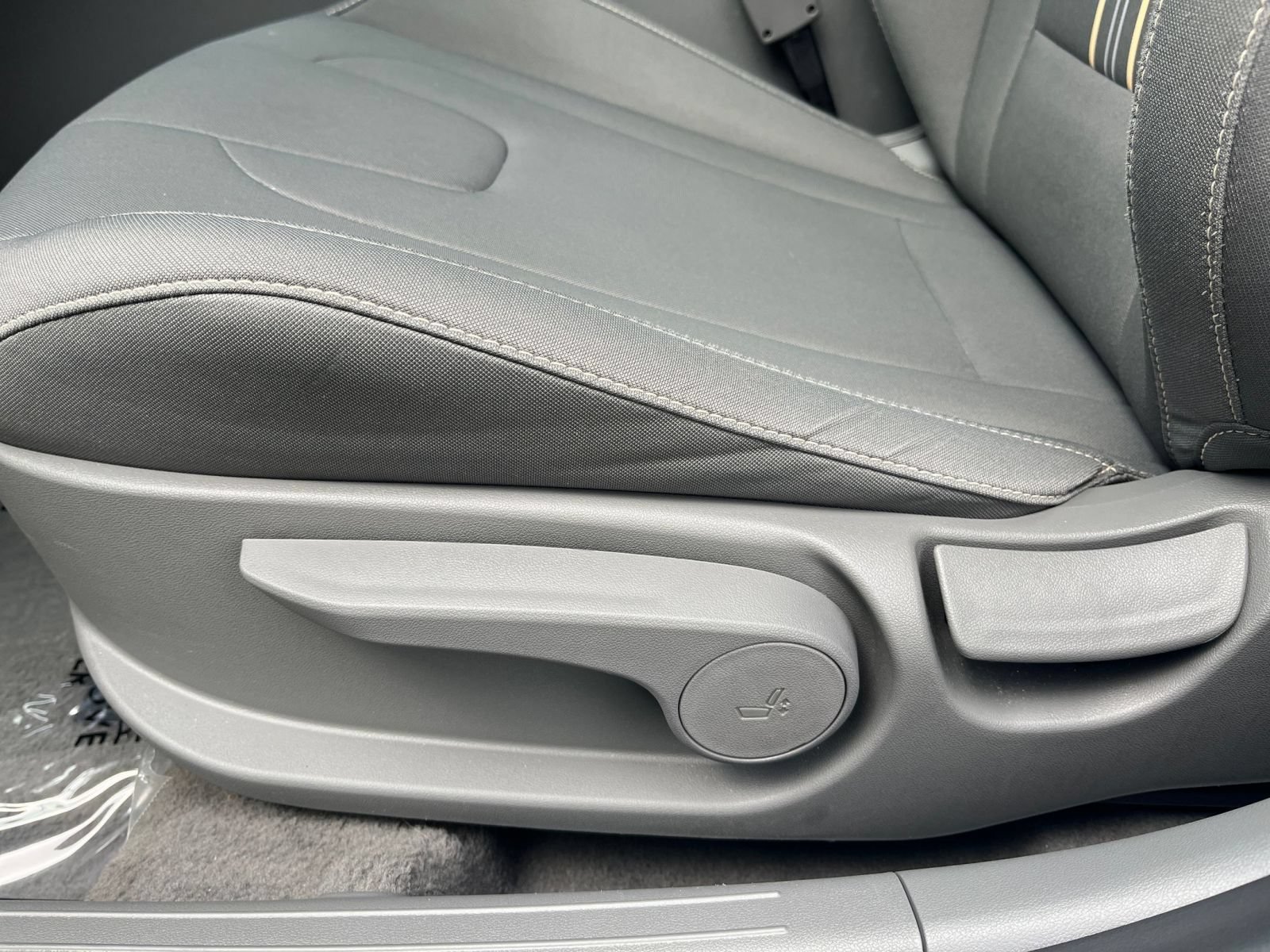 Used 2026 Hyundai Elantra Sport FWD image 22