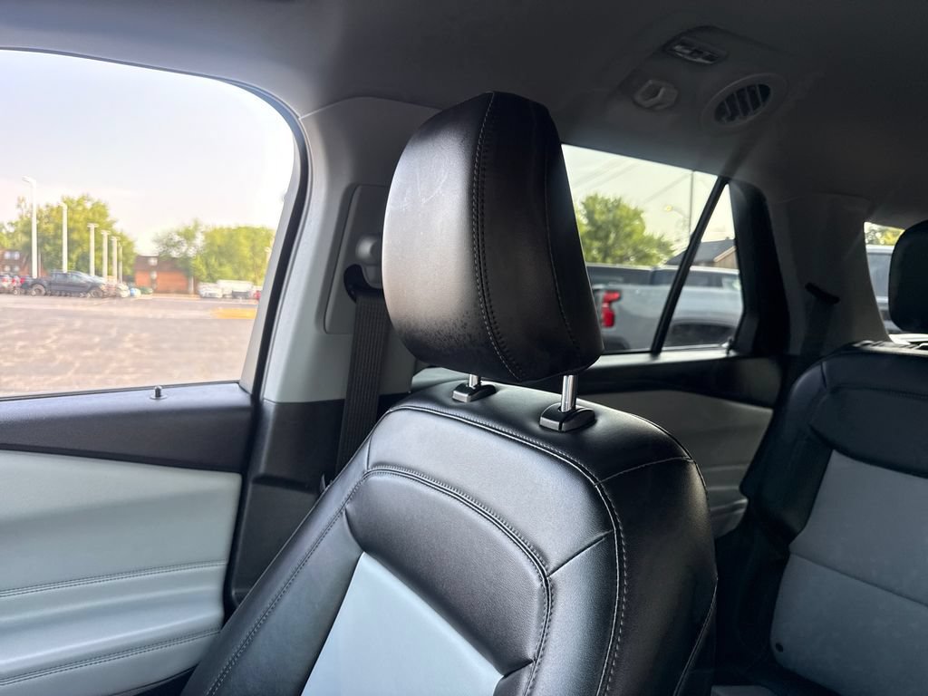 Used 2023 Ford Explorer XLT w/ Equipment Group 202A AWD/4WD image 48