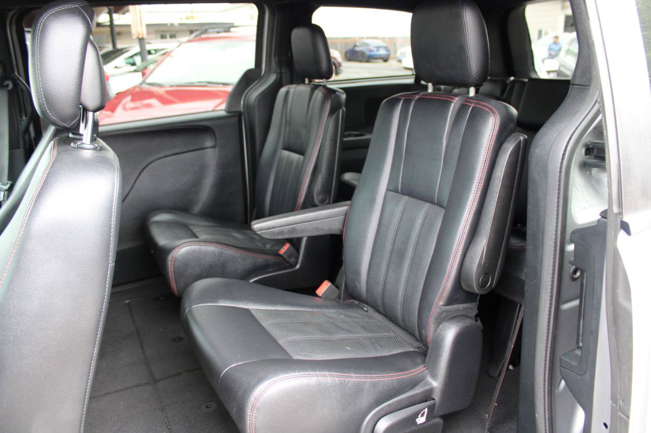Used 2016 Dodge Grand Caravan R/T FWD image 14