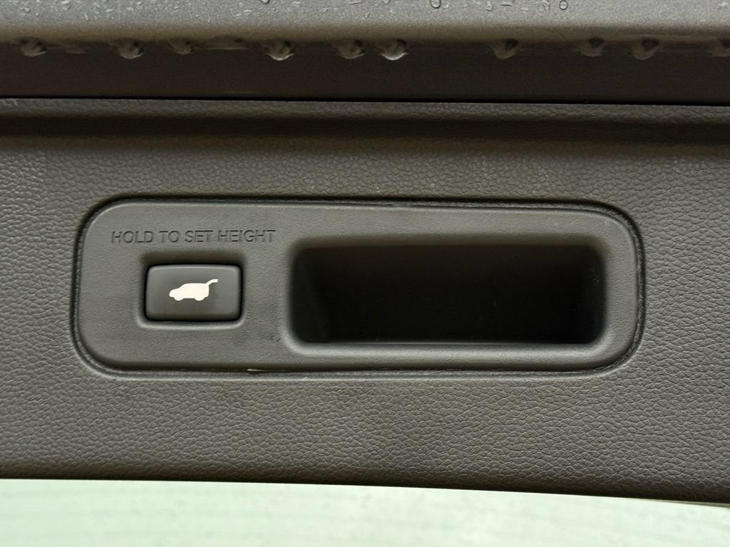 Used 2025 Honda Pilot Elite image 47
