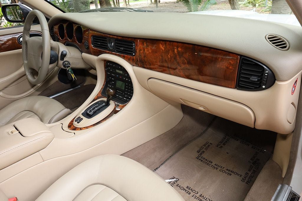 Used 2003 Jaguar XJ8 RWD image 37
